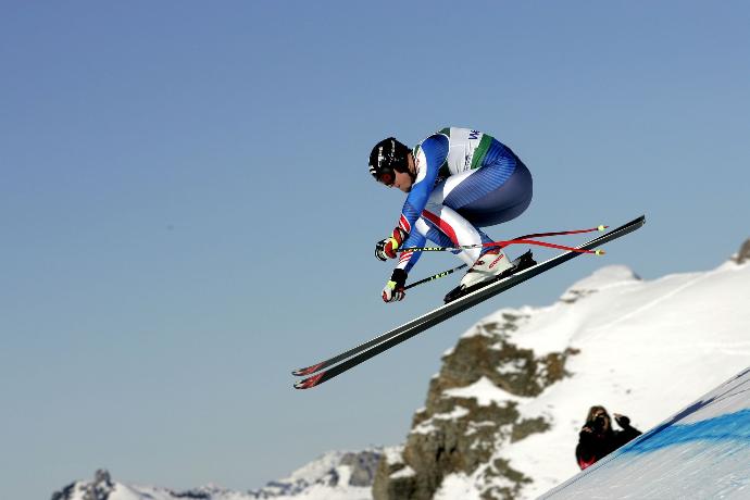 Outdoor et économie. Antoine Dénériaz collabore localement avec Neo pour  fabriquer ses housses à skis